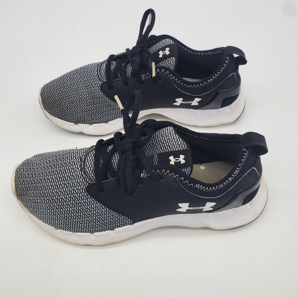 Under Armour Flow RN Grid Women Shoes Size 7 Black Gray 1276683-052 - Picture 10 of 12